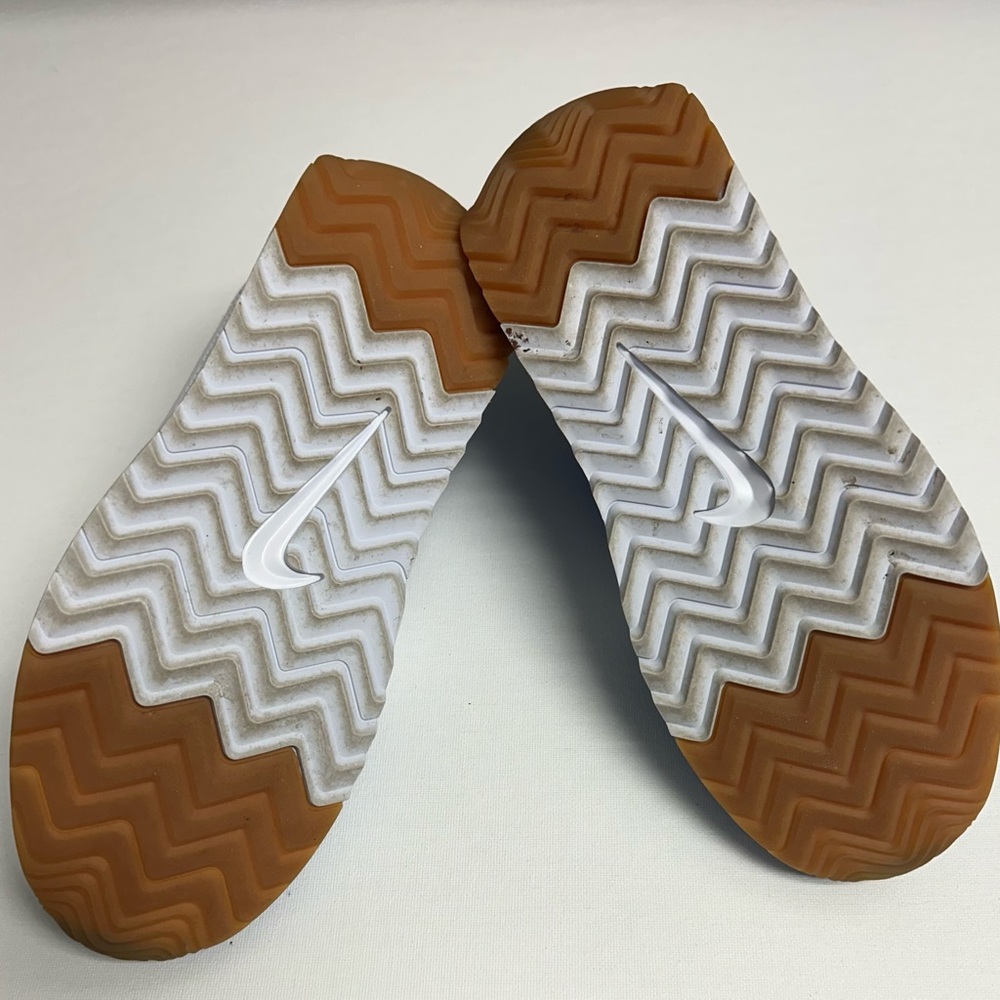 Nike Women’s Pacific Sneakers- like New - Picture 7 of 8